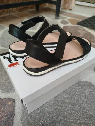 Sandali neri eleganti