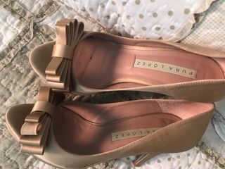 Zapatos de tacón Pura Lopez dorados