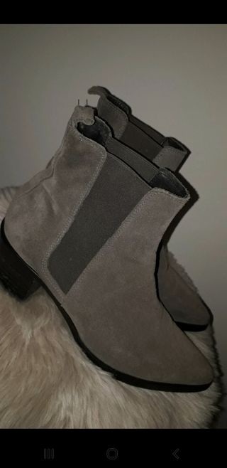 Botas Uterqüe grises
Ante 