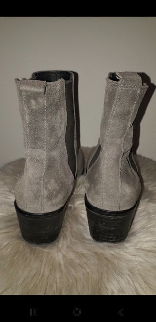Botas Uterqüe grises
Ante 
