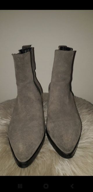 Botas Uterqüe grises
Ante 