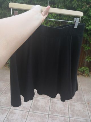 Falda corta negra Talla L/40