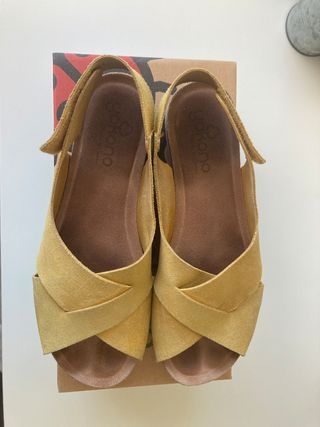Sandalias Yokono Piel Amarillas
