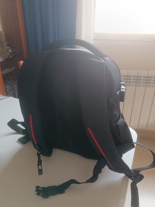 Mochila para cámara réflex negra y roja