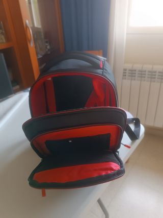 Mochila para cámara réflex negra y roja