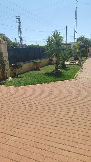 Chalet con piscina,Con parcela de 1,500 m.
