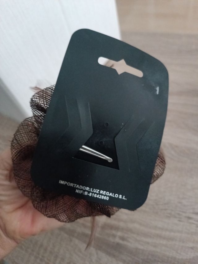 Tocado/Broche Flores y Plumas Beige/Marrón