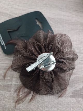 Tocado/Broche Flores y Plumas Beige/Marrón