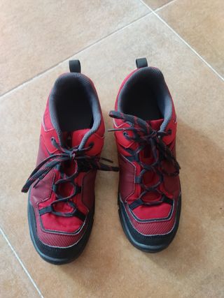 Zapatillas montaña infantil Quechua. Talla 38