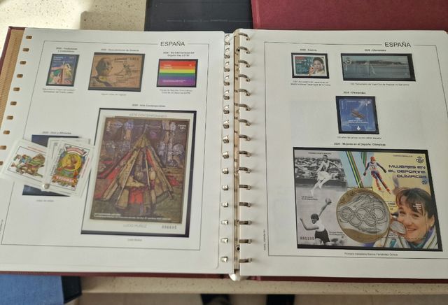Sellos nuevos año 2020 + hojas nuevas + álbum