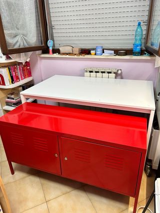 Mobile contenitore Ikea rosso metallo