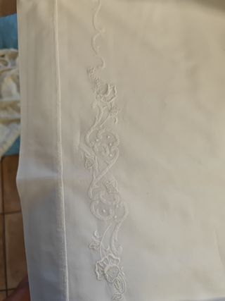 Lenzuolo matrimoniale ricamato a mano 220x260,