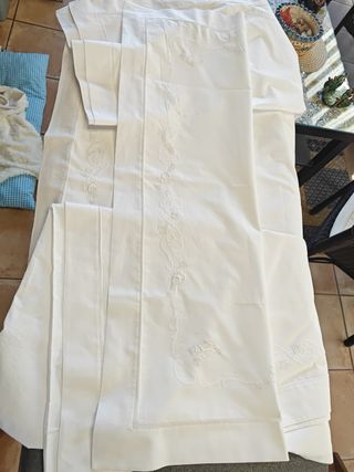 Lenzuolo matrimoniale ricamato a mano 220x260,