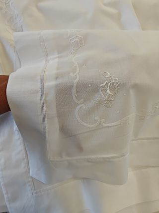 Lenzuolo matrimoniale ricamato a mano 220x260,