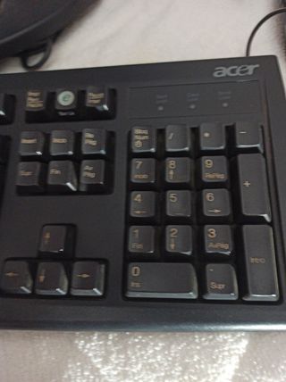 Monitor y Teclado Acer Negro