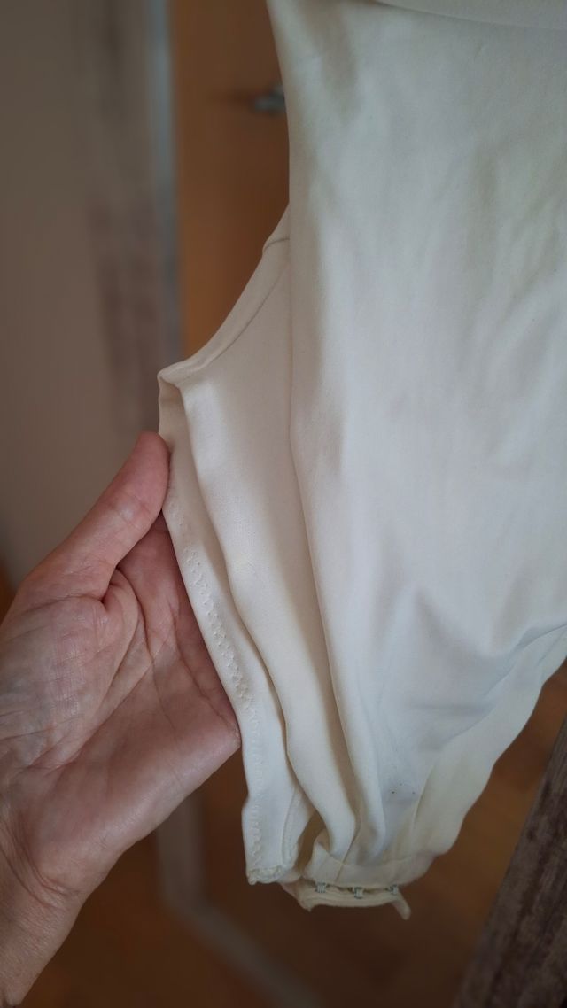 Body blanco roto con encaje. Talla 34 B.  