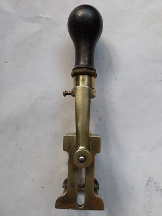 SELLO AUTOMÁTICO DE BRONCE.