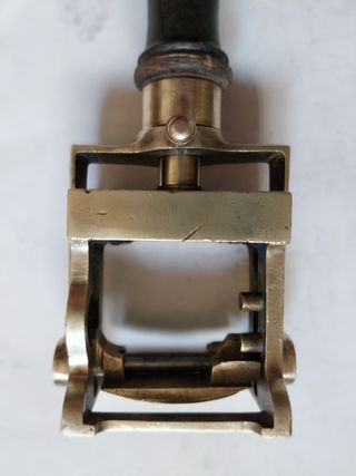 SELLO AUTOMÁTICO DE BRONCE.