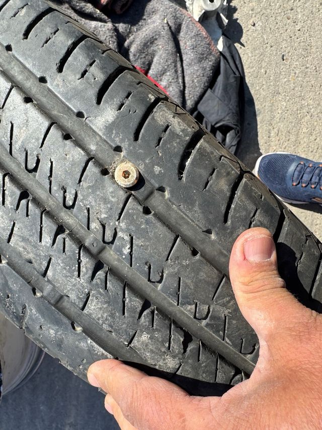 Llanta Uniroyal para furgón Iveco