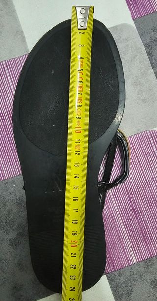 Sandalias ZARA Mujer Negras con Dorado
