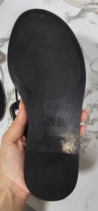 Sandalias ZARA Mujer Negras con Dorado