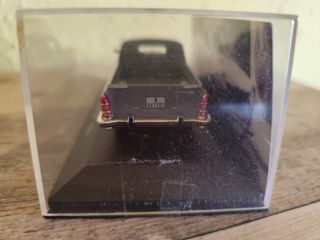 Coche a escala 1/43.