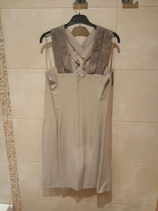 Vestido de boda gris de Andamio y chaqueta a juego