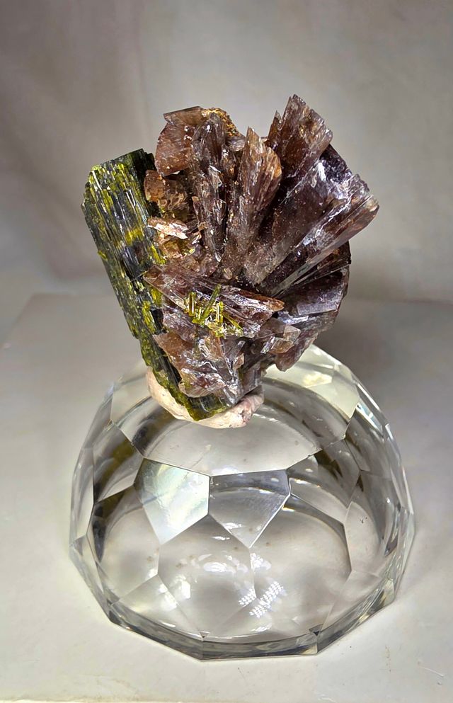 Mineral Axinita y Epidota