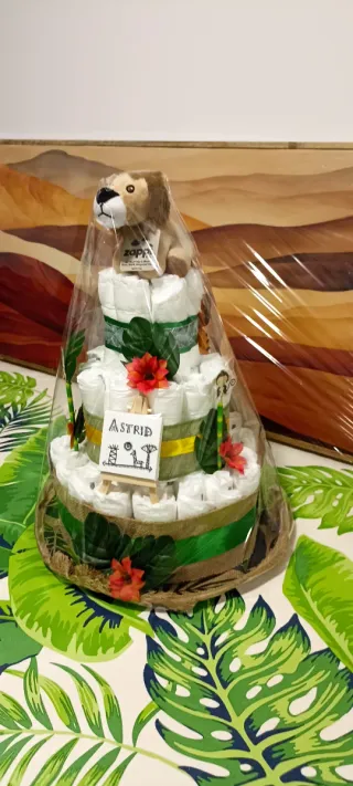 Tarta de pañales, regalo, fiesta de bebé.