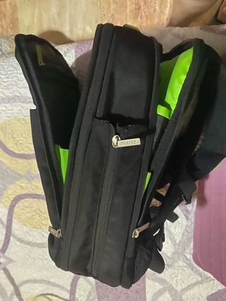 Maletín portátil Leitz negro y verde