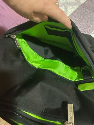 Maletín portátil Leitz negro y verde