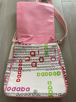 Bolso escolar multicolor con estampado