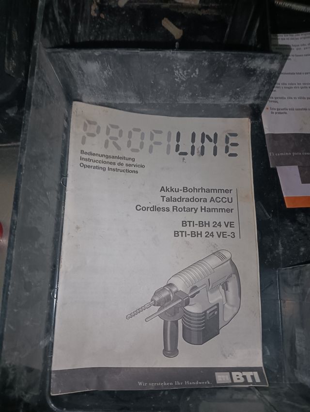 Taladro percutor BTI con cargador y baterías