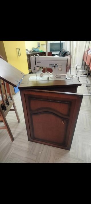 Macchina da cucire Necchi 546