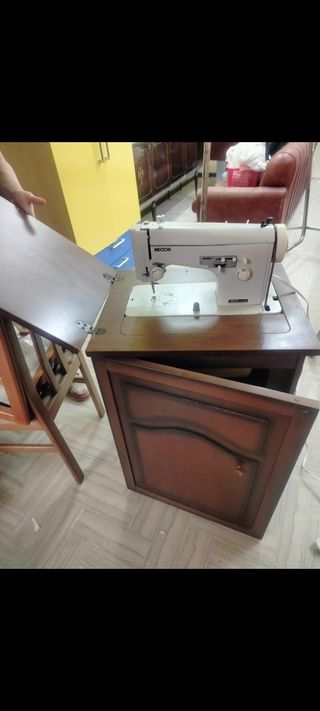 Macchina da cucire Necchi 546