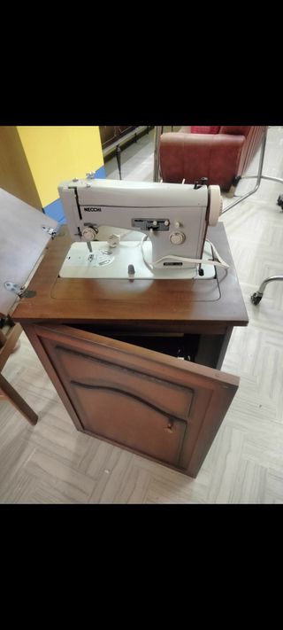 Macchina da cucire Necchi 546