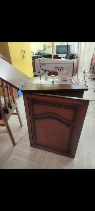 Macchina da cucire Necchi 546