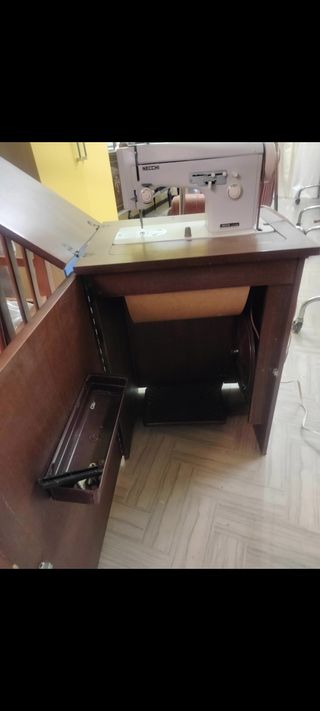 Macchina da cucire Necchi 546