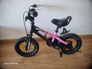 Bicicleta infantil rosa y negra