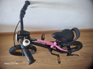 Bicicleta infantil rosa y negra