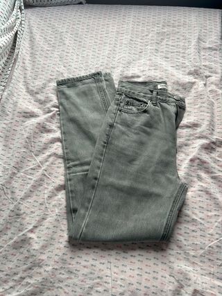Pantalón vaquero gris Pull and Bear talla 32