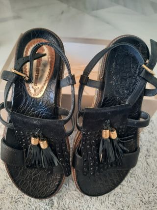 Sandalias Loretta Pettinari Negro/Dorado