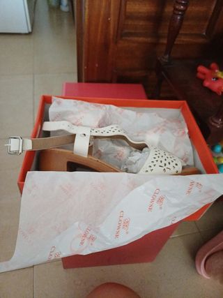 Sandalias blancas de cuña para mujer