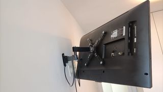 LG 32" Full HD Smart TV WiFi-42 + Soporte Pared