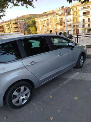 Peugeot 5008 2012