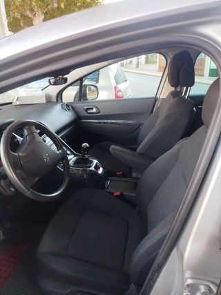 Peugeot 5008 2012