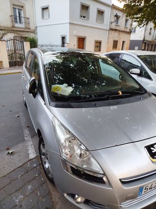 Peugeot 5008 2012