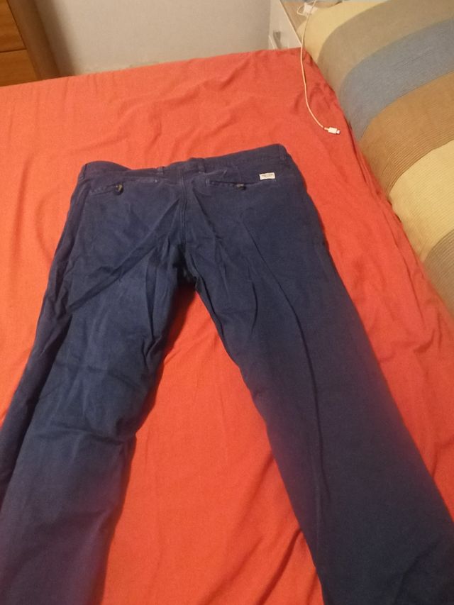 Pantalón chino azul hombre