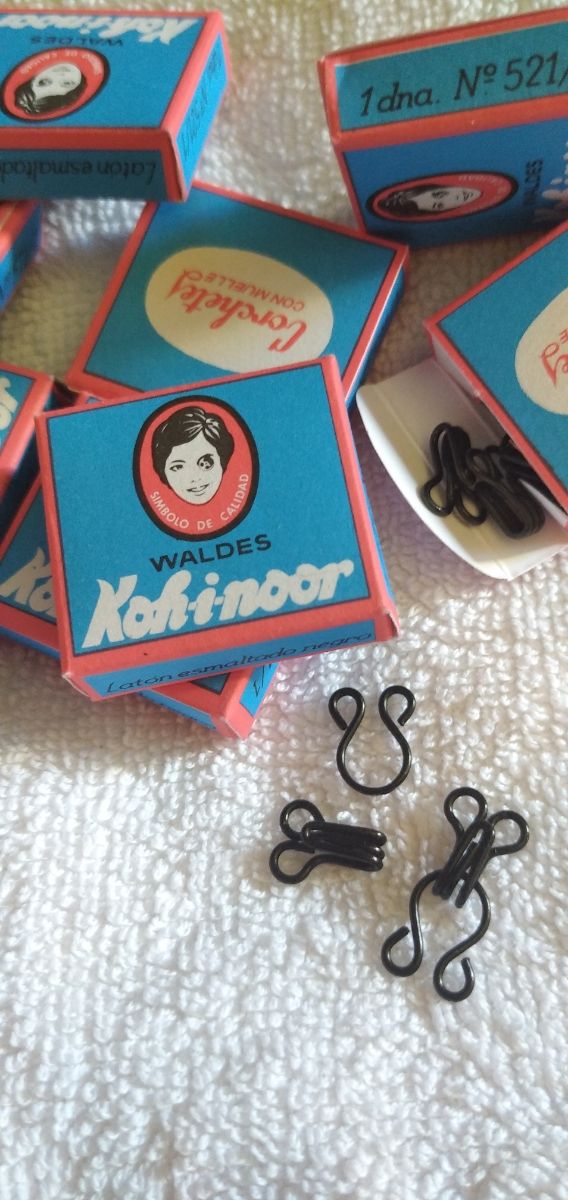 10 Cajas de corchetes Waldes Koh-i-noor Negros