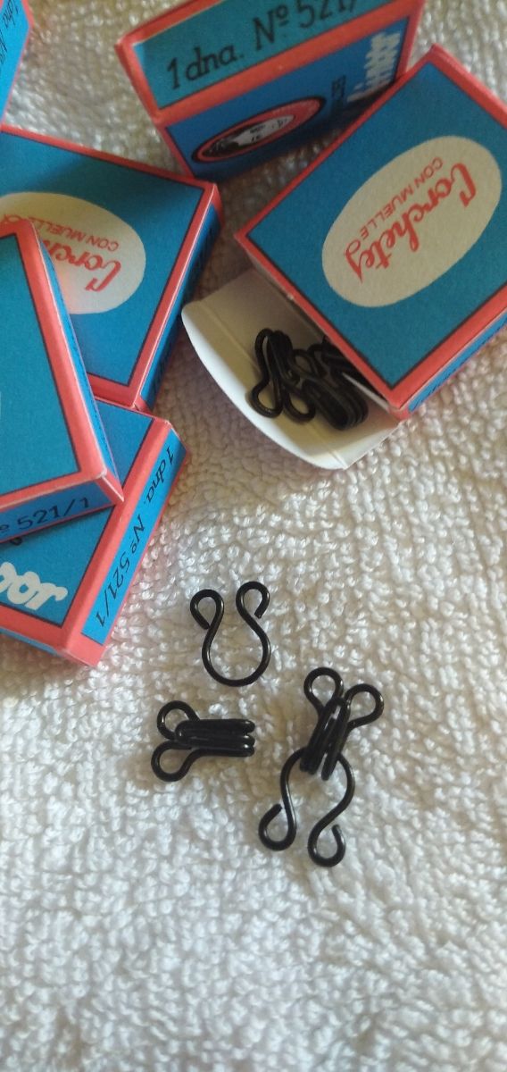 10 Cajas de corchetes Waldes Koh-i-noor Negros